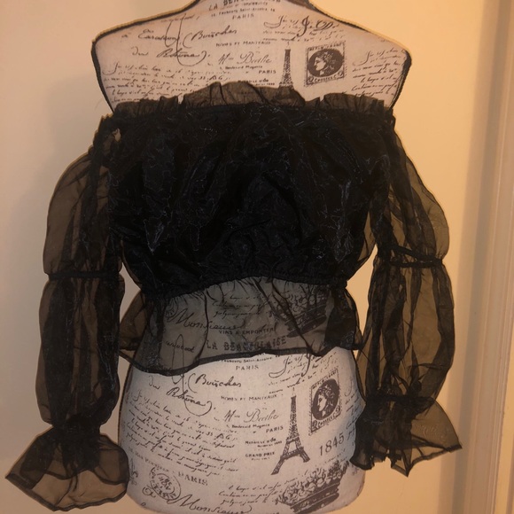 🎉Host Pick🎉 Off Shoulder Organza Top by BOOHOO - Picture 4 of 6